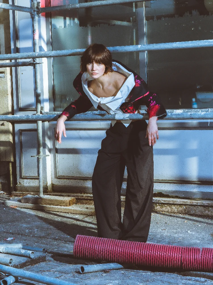 Photo the forumist magazine PÉNIBLE  par Eddy Soilihi - Image 7